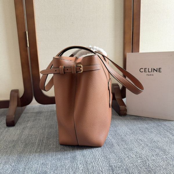 CELIN* SMALL CABAS ANA?S CUIR TRIOMPHE-28x24x12CM [118233] CELINE CHANEL ACCESSORIES LOEWE SHOES LOUIS VUITTON DIRO YSL OTHER BRAND HANDBAGS BALENCIAGA BOTTEGA VENETA GOYARD HERMES BURBERRY VALENTINO GUCCI FENDI MIUMIU CHLOE PRADA BVLGARI SUITCASE NEW ARRIVAL 