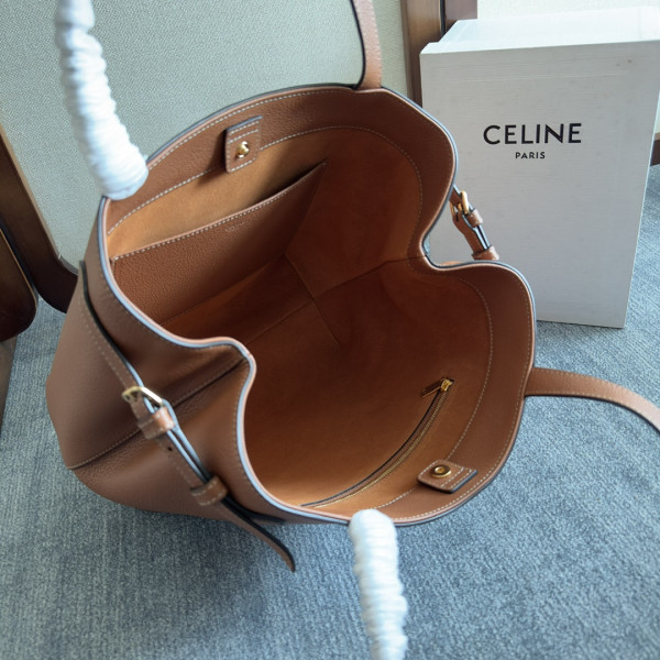 CELIN* SMALL CABAS ANA?S CUIR TRIOMPHE-28x24x12CM [118233] CELINE CHANEL ACCESSORIES LOEWE SHOES LOUIS VUITTON DIRO YSL OTHER BRAND HANDBAGS BALENCIAGA BOTTEGA VENETA GOYARD HERMES BURBERRY VALENTINO GUCCI FENDI MIUMIU CHLOE PRADA BVLGARI SUITCASE NEW ARRIVAL 