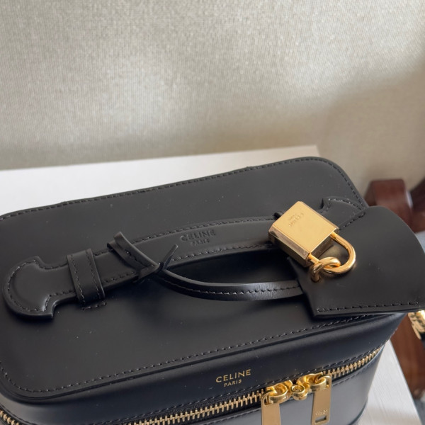 CELIN* VANITY - 18x12x18cm [119463] CELINE CHANEL ACCESSORIES LOEWE SHOES LOUIS VUITTON DIRO YSL OTHER BRAND HANDBAGS BALENCIAGA BOTTEGA VENETA GOYARD HERMES BURBERRY VALENTINO GUCCI FENDI MIUMIU CHLOE PRADA BVLGARI SUITCASE NEW ARRIVAL 