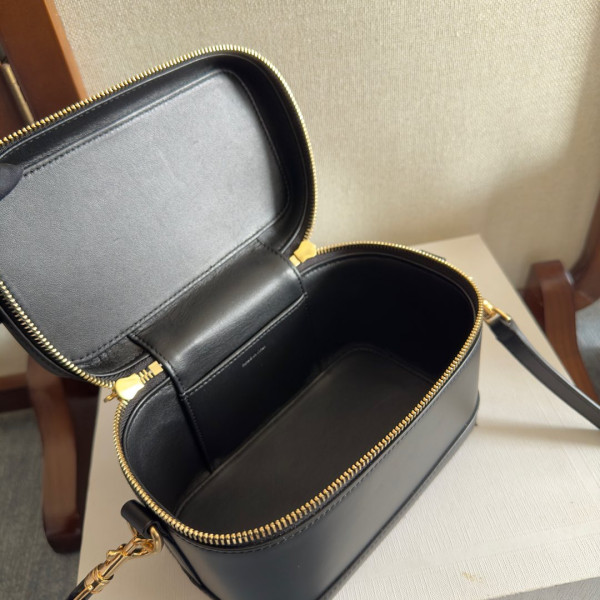 CELIN* VANITY - 18x12x18cm [119463] CELINE CHANEL ACCESSORIES LOEWE SHOES LOUIS VUITTON DIRO YSL OTHER BRAND HANDBAGS BALENCIAGA BOTTEGA VENETA GOYARD HERMES BURBERRY VALENTINO GUCCI FENDI MIUMIU CHLOE PRADA BVLGARI SUITCASE NEW ARRIVAL 