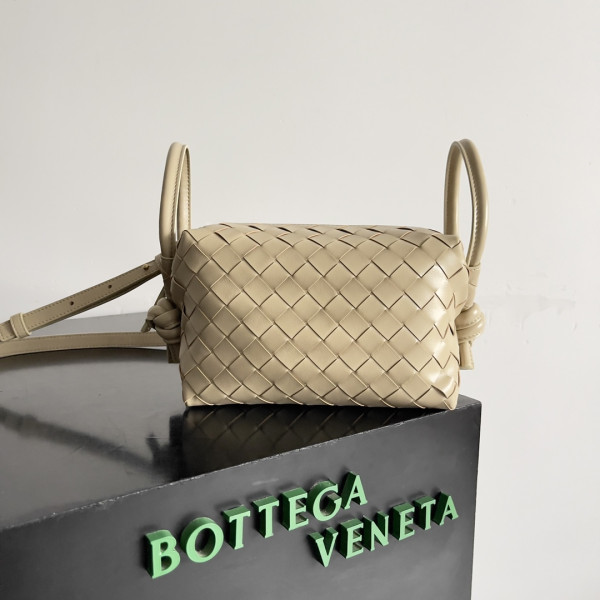 (image for) Bottega Veneta Loop Top Handle