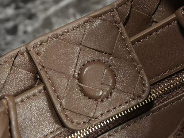 BOTTEGA VENETA SMALL ANDIAMO-25*22*10.5cm [743568-16] CELINE CHANEL ACCESSORIES LOEWE SHOES LOUIS VUITTON DIRO YSL OTHER BRAND HANDBAGS BALENCIAGA BOTTEGA VENETA GOYARD HERMES BURBERRY VALENTINO GUCCI FENDI MIUMIU CHLOE PRADA BVLGARI SUITCASE NEW ARRIVAL 