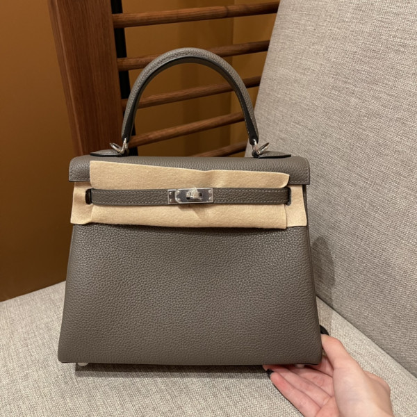HERMES KELLY 25CM ALL HANDMADE TOGO LEATHER [C1U5A-022332] CELINE CHANEL ACCESSORIES LOEWE SHOES LOUIS VUITTON DIRO YSL OTHER BRAND HANDBAGS BALENCIAGA BOTTEGA VENETA GOYARD HERMES BURBERRY VALENTINO GUCCI FENDI MIUMIU CHLOE PRADA BVLGARI SUITCASE NEW ARRIVAL 