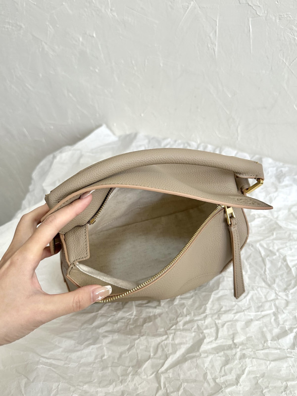Lowee Small/Mini Puzzle Bumbag [C1U57-074243] CELINE CHANEL ACCESSORIES LOEWE SHOES LOUIS VUITTON DIRO YSL OTHER BRAND HANDBAGS BALENCIAGA BOTTEGA VENETA GOYARD HERMES BURBERRY VALENTINO GUCCI FENDI MIUMIU CHLOE PRADA BVLGARI SUITCASE NEW ARRIVAL 