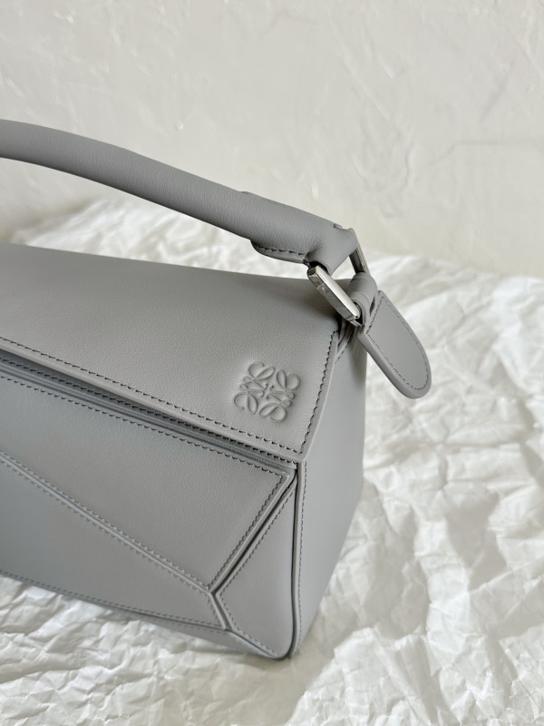 Lowee Small Puzzle Bumbag-24*16*10cm [C1U57-073801] CELINE CHANEL ACCESSORIES LOEWE SHOES LOUIS VUITTON DIRO YSL OTHER BRAND HANDBAGS BALENCIAGA BOTTEGA VENETA GOYARD HERMES BURBERRY VALENTINO GUCCI FENDI MIUMIU CHLOE PRADA BVLGARI SUITCASE NEW ARRIVAL 
