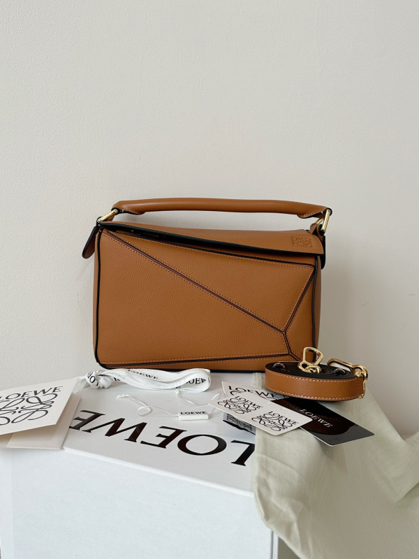 Lowee Small Puzzle Bumbag-24*16*10cm [C1U57-070649] CELINE CHANEL ACCESSORIES LOEWE SHOES LOUIS VUITTON DIRO YSL OTHER BRAND HANDBAGS BALENCIAGA BOTTEGA VENETA GOYARD HERMES BURBERRY VALENTINO GUCCI FENDI MIUMIU CHLOE PRADA BVLGARI SUITCASE NEW ARRIVAL 