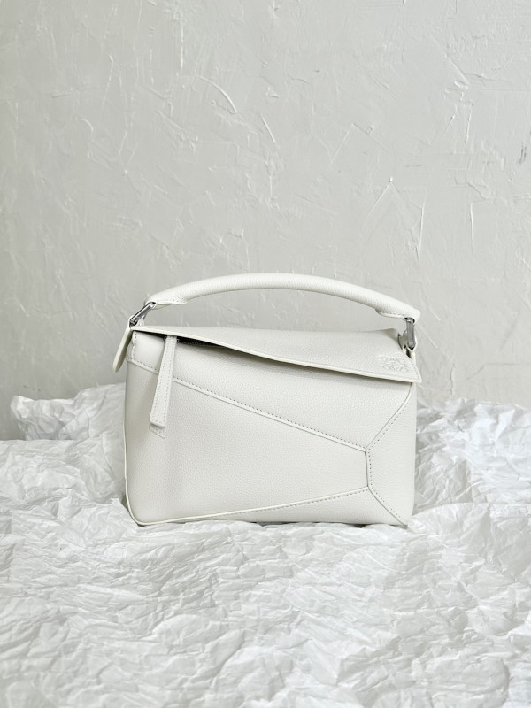 LOWEE MINI/SMALL PUZZLE BAG [C1U57-064249] CELINE CHANEL ACCESSORIES LOEWE SHOES LOUIS VUITTON DIRO YSL OTHER BRAND HANDBAGS BALENCIAGA BOTTEGA VENETA GOYARD HERMES BURBERRY VALENTINO GUCCI FENDI MIUMIU CHLOE PRADA BVLGARI SUITCASE NEW ARRIVAL 