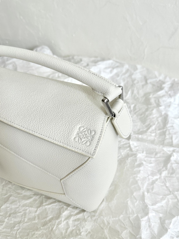 LOWEE MINI/SMALL PUZZLE BAG [C1U57-064249] CELINE CHANEL ACCESSORIES LOEWE SHOES LOUIS VUITTON DIRO YSL OTHER BRAND HANDBAGS BALENCIAGA BOTTEGA VENETA GOYARD HERMES BURBERRY VALENTINO GUCCI FENDI MIUMIU CHLOE PRADA BVLGARI SUITCASE NEW ARRIVAL 