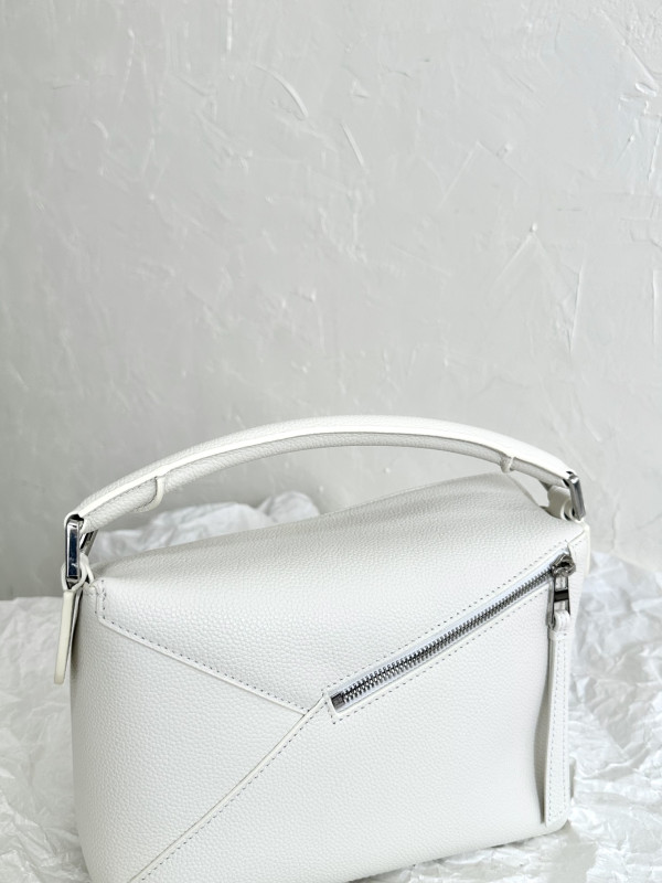LOWEE MINI/SMALL PUZZLE BAG [C1U57-064249] CELINE CHANEL ACCESSORIES LOEWE SHOES LOUIS VUITTON DIRO YSL OTHER BRAND HANDBAGS BALENCIAGA BOTTEGA VENETA GOYARD HERMES BURBERRY VALENTINO GUCCI FENDI MIUMIU CHLOE PRADA BVLGARI SUITCASE NEW ARRIVAL 