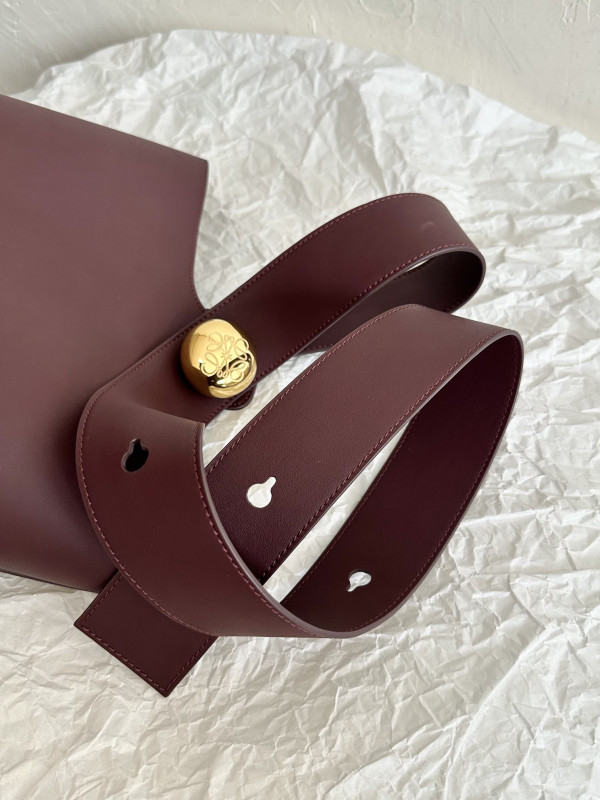 Lowee Medium Pebble bucket Bag-28*24*23CM [C1U57-035056] CELINE CHANEL ACCESSORIES LOEWE SHOES LOUIS VUITTON DIRO YSL OTHER BRAND HANDBAGS BALENCIAGA BOTTEGA VENETA GOYARD HERMES BURBERRY VALENTINO GUCCI FENDI MIUMIU CHLOE PRADA BVLGARI SUITCASE NEW ARRIVAL 