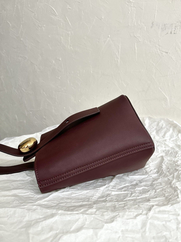 Lowee Mini Pebble Bucket bag-19.5*16*16CM [C1U57-034720] CELINE CHANEL ACCESSORIES LOEWE SHOES LOUIS VUITTON DIRO YSL OTHER BRAND HANDBAGS BALENCIAGA BOTTEGA VENETA GOYARD HERMES BURBERRY VALENTINO GUCCI FENDI MIUMIU CHLOE PRADA BVLGARI SUITCASE NEW ARRIVAL 