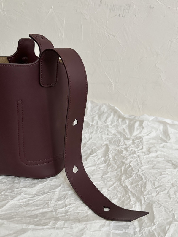 Lowee Mini Pebble Bucket bag-19.5*16*16CM [C1U57-034720] CELINE CHANEL ACCESSORIES LOEWE SHOES LOUIS VUITTON DIRO YSL OTHER BRAND HANDBAGS BALENCIAGA BOTTEGA VENETA GOYARD HERMES BURBERRY VALENTINO GUCCI FENDI MIUMIU CHLOE PRADA BVLGARI SUITCASE NEW ARRIVAL 