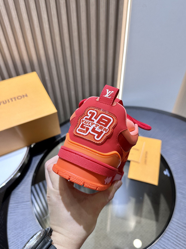 LOUIS VUITTON SNEAKERS [C1U2T-075943] CELINE CHANEL ACCESSORIES LOEWE SHOES LOUIS VUITTON DIRO YSL OTHER BRAND HANDBAGS BALENCIAGA BOTTEGA VENETA GOYARD HERMES BURBERRY VALENTINO GUCCI FENDI MIUMIU CHLOE PRADA BVLGARI SUITCASE NEW ARRIVAL 