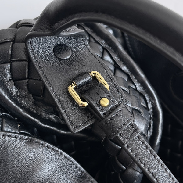 Bottega Veneta Mini Cobble Top Handle [805739黑色] CELINE CHANEL ACCESSORIES LOEWE SHOES LOUIS VUITTON DIRO YSL OTHER BRAND HANDBAGS BALENCIAGA BOTTEGA VENETA GOYARD HERMES BURBERRY VALENTINO GUCCI FENDI MIUMIU CHLOE PRADA BVLGARI SUITCASE NEW ARRIVAL 