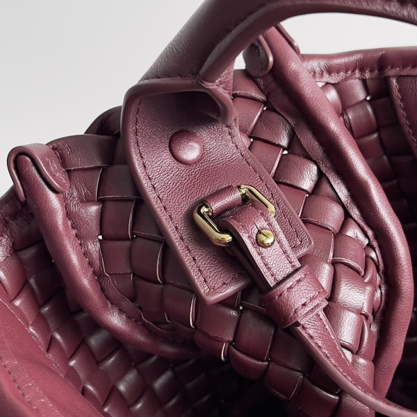 Bottega Veneta Mini Cobble Top Handle [805739] CELINE CHANEL ACCESSORIES LOEWE SHOES LOUIS VUITTON DIRO YSL OTHER BRAND HANDBAGS BALENCIAGA BOTTEGA VENETA GOYARD HERMES BURBERRY VALENTINO GUCCI FENDI MIUMIU CHLOE PRADA BVLGARI SUITCASE NEW ARRIVAL 