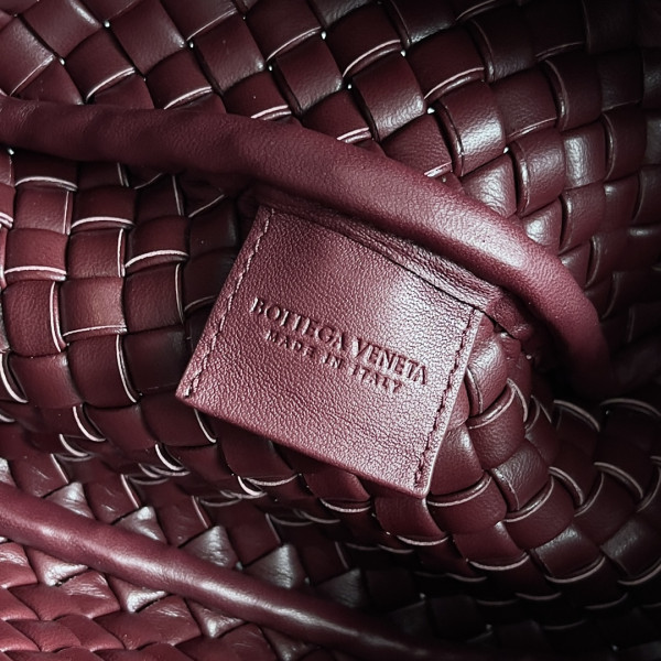 Bottega Veneta Mini Cobble Top Handle [805739] CELINE CHANEL ACCESSORIES LOEWE SHOES LOUIS VUITTON DIRO YSL OTHER BRAND HANDBAGS BALENCIAGA BOTTEGA VENETA GOYARD HERMES BURBERRY VALENTINO GUCCI FENDI MIUMIU CHLOE PRADA BVLGARI SUITCASE NEW ARRIVAL 