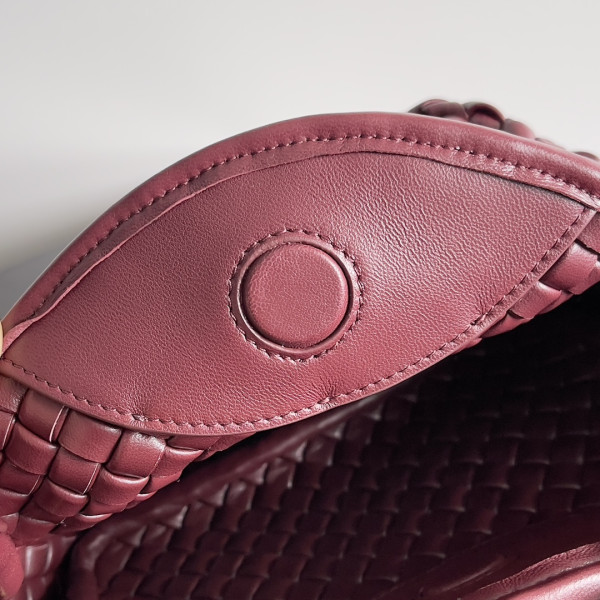 Bottega Veneta Mini Cobble Top Handle [805739] CELINE CHANEL ACCESSORIES LOEWE SHOES LOUIS VUITTON DIRO YSL OTHER BRAND HANDBAGS BALENCIAGA BOTTEGA VENETA GOYARD HERMES BURBERRY VALENTINO GUCCI FENDI MIUMIU CHLOE PRADA BVLGARI SUITCASE NEW ARRIVAL 