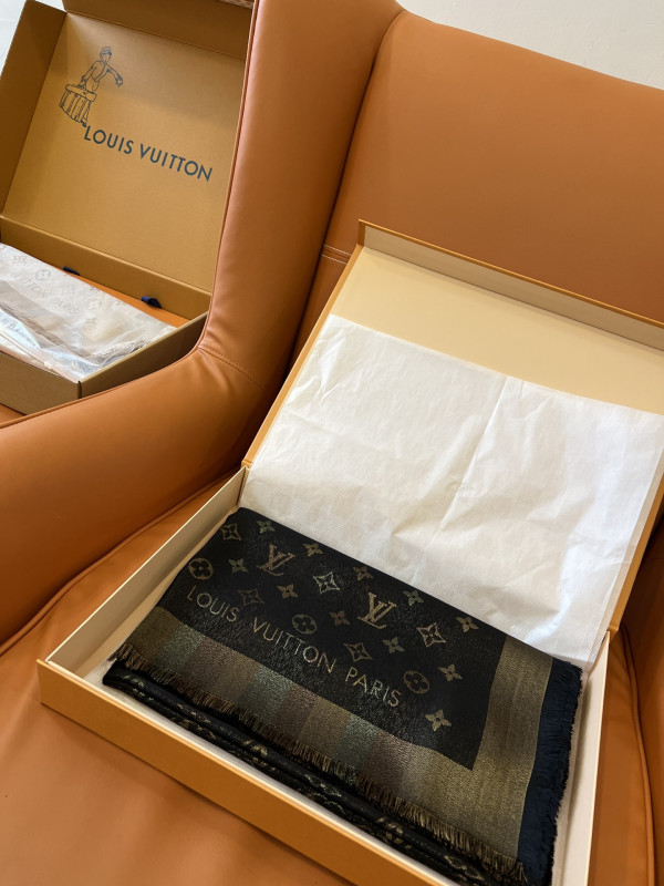 LOUIS VUITTON SCARF [M71548 彩咖色金丝] CELINE CHANEL ACCESSORIES LOEWE SHOES LOUIS VUITTON DIRO YSL OTHER BRAND HANDBAGS BALENCIAGA BOTTEGA VENETA GOYARD HERMES BURBERRY VALENTINO GUCCI FENDI MIUMIU CHLOE PRADA BVLGARI SUITCASE NEW ARRIVAL 