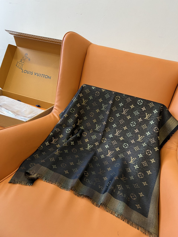 LOUIS VUITTON SCARF [M71548 彩咖色金丝] CELINE CHANEL ACCESSORIES LOEWE SHOES LOUIS VUITTON DIRO YSL OTHER BRAND HANDBAGS BALENCIAGA BOTTEGA VENETA GOYARD HERMES BURBERRY VALENTINO GUCCI FENDI MIUMIU CHLOE PRADA BVLGARI SUITCASE NEW ARRIVAL 