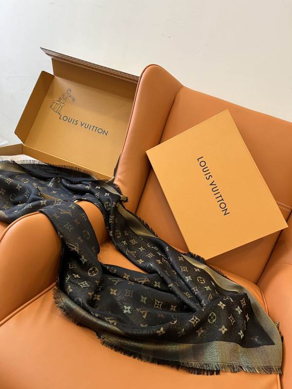 LOUIS VUITTON SCARF [M71548 彩咖色金丝] CELINE CHANEL ACCESSORIES LOEWE SHOES LOUIS VUITTON DIRO YSL OTHER BRAND HANDBAGS BALENCIAGA BOTTEGA VENETA GOYARD HERMES BURBERRY VALENTINO GUCCI FENDI MIUMIU CHLOE PRADA BVLGARI SUITCASE NEW ARRIVAL 