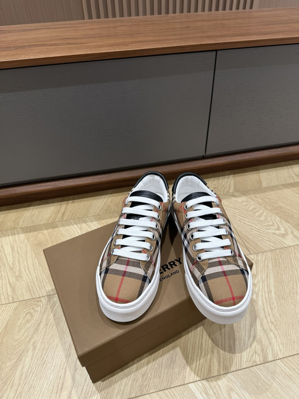 BUBERRY SNEAKER [C1U2P-081014] CELINE CHANEL ACCESSORIES LOEWE SHOES LOUIS VUITTON DIRO YSL OTHER BRAND HANDBAGS BALENCIAGA BOTTEGA VENETA GOYARD HERMES BURBERRY VALENTINO GUCCI FENDI MIUMIU CHLOE PRADA BVLGARI SUITCASE NEW ARRIVAL 