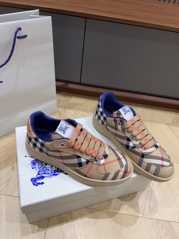 BUBERRY SNEAKER [C1U2P-080743] CELINE CHANEL ACCESSORIES LOEWE SHOES LOUIS VUITTON DIRO YSL OTHER BRAND HANDBAGS BALENCIAGA BOTTEGA VENETA GOYARD HERMES BURBERRY VALENTINO GUCCI FENDI MIUMIU CHLOE PRADA BVLGARI SUITCASE NEW ARRIVAL 