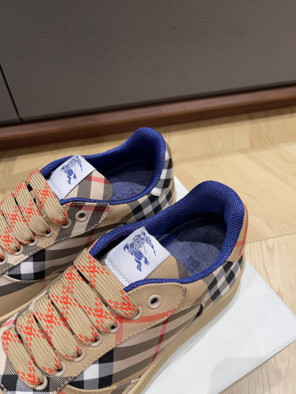 BUBERRY SNEAKER [C1U2P-080743] CELINE CHANEL ACCESSORIES LOEWE SHOES LOUIS VUITTON DIRO YSL OTHER BRAND HANDBAGS BALENCIAGA BOTTEGA VENETA GOYARD HERMES BURBERRY VALENTINO GUCCI FENDI MIUMIU CHLOE PRADA BVLGARI SUITCASE NEW ARRIVAL 