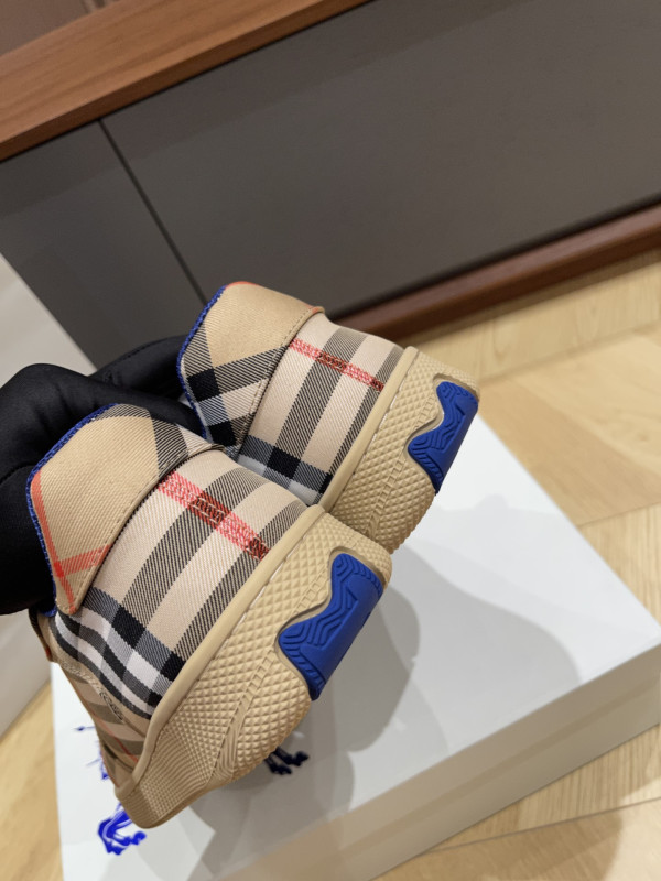 BUBERRY SNEAKER [C1U2P-080743] CELINE CHANEL ACCESSORIES LOEWE SHOES LOUIS VUITTON DIRO YSL OTHER BRAND HANDBAGS BALENCIAGA BOTTEGA VENETA GOYARD HERMES BURBERRY VALENTINO GUCCI FENDI MIUMIU CHLOE PRADA BVLGARI SUITCASE NEW ARRIVAL 
