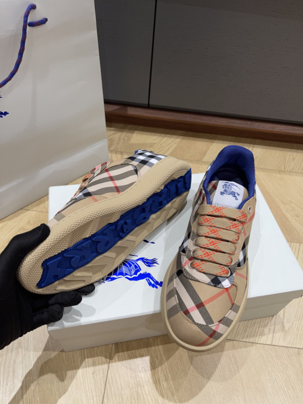 BUBERRY SNEAKER [C1U2P-080743] CELINE CHANEL ACCESSORIES LOEWE SHOES LOUIS VUITTON DIRO YSL OTHER BRAND HANDBAGS BALENCIAGA BOTTEGA VENETA GOYARD HERMES BURBERRY VALENTINO GUCCI FENDI MIUMIU CHLOE PRADA BVLGARI SUITCASE NEW ARRIVAL 