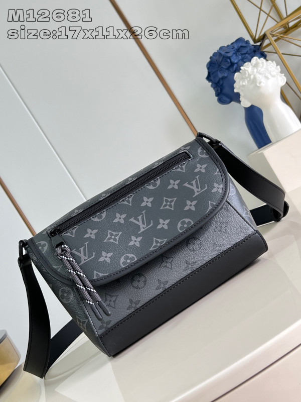 (image for) Louis Vuitton Pulse Messenger