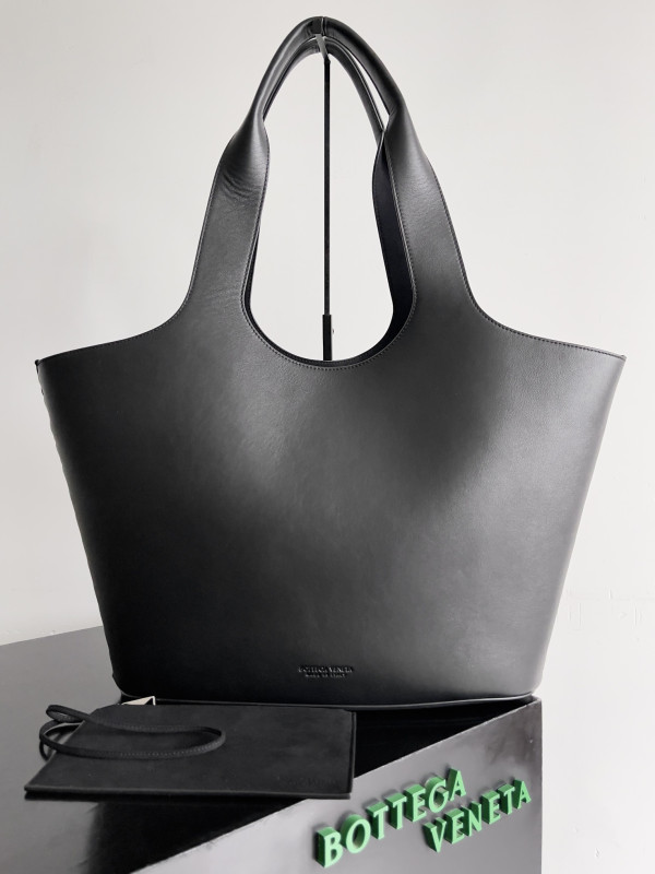 (image for) BOTTEGA VENETA Medium Creek Tote