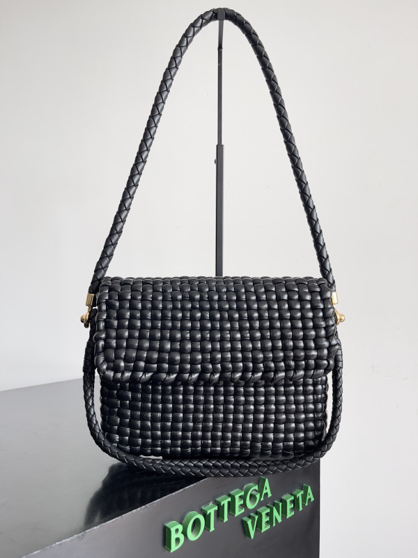 (image for) BOTTEGA VENETA Swing