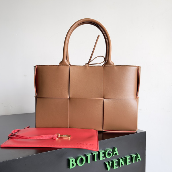 (image for) BOTTEGA VENETA Small Arco Tote Bag