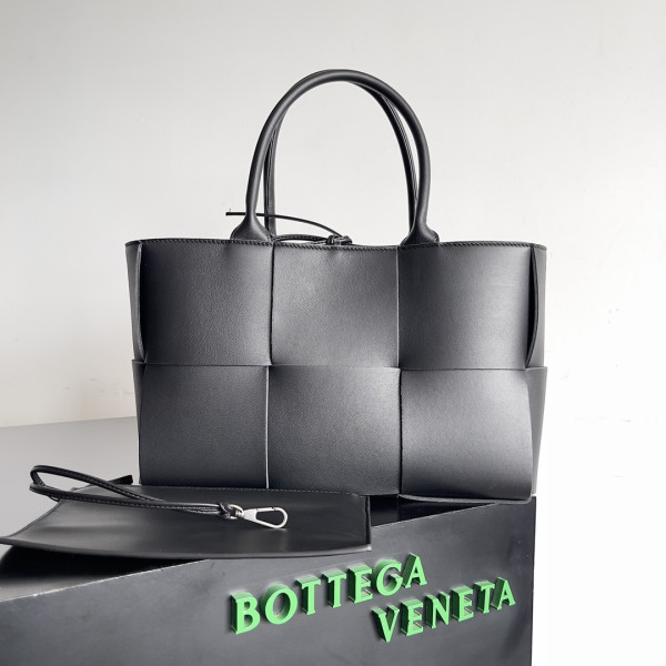 (image for) BOTTEGA VENETA Small Arco Tote Bag
