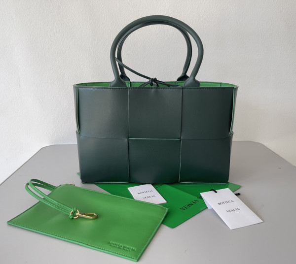 (image for) BOTTEGA VENETA Small Arco Tote Bag