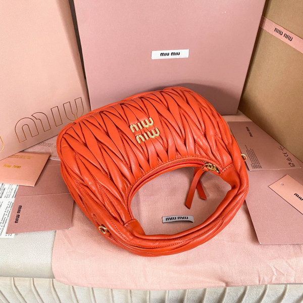 MIUMIU Wander matelassé nappa leather hobo bag [5BC125-02] CELINE CHANEL ACCESSORIES LOEWE SHOES LOUIS VUITTON DIRO YSL OTHER BRAND HANDBAGS BALENCIAGA BOTTEGA VENETA GOYARD HERMES BURBERRY VALENTINO GUCCI FENDI MIUMIU CHLOE PRADA BVLGARI SUITCASE NEW ARRIVAL 