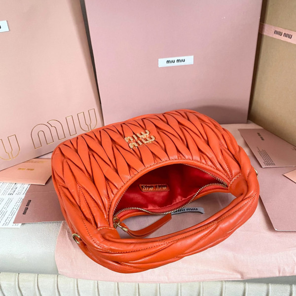 MIUMIU Wander matelassé nappa leather hobo bag [5BC125-02] CELINE CHANEL ACCESSORIES LOEWE SHOES LOUIS VUITTON DIRO YSL OTHER BRAND HANDBAGS BALENCIAGA BOTTEGA VENETA GOYARD HERMES BURBERRY VALENTINO GUCCI FENDI MIUMIU CHLOE PRADA BVLGARI SUITCASE NEW ARRIVAL 
