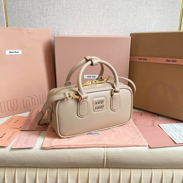MIUMIU Arcadie leather bag-22X10.5X7.5Cm [5BB142-03] CELINE CHANEL ACCESSORIES LOEWE SHOES LOUIS VUITTON DIRO YSL OTHER BRAND HANDBAGS BALENCIAGA BOTTEGA VENETA GOYARD HERMES BURBERRY VALENTINO GUCCI FENDI MIUMIU CHLOE PRADA BVLGARI SUITCASE NEW ARRIVAL 