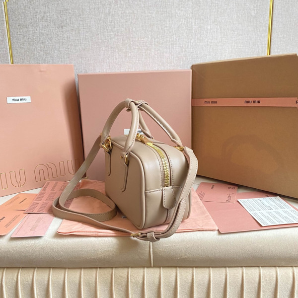 MIUMIU Arcadie leather bag-22X10.5X7.5Cm [5BB142-03] CELINE CHANEL ACCESSORIES LOEWE SHOES LOUIS VUITTON DIRO YSL OTHER BRAND HANDBAGS BALENCIAGA BOTTEGA VENETA GOYARD HERMES BURBERRY VALENTINO GUCCI FENDI MIUMIU CHLOE PRADA BVLGARI SUITCASE NEW ARRIVAL 