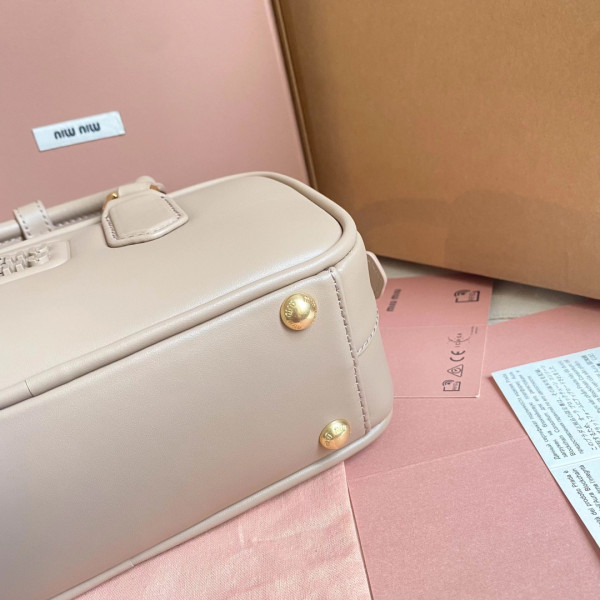MIUMIU Arcadie leather bag-22X10.5X7.5Cm [5BB142-03] CELINE CHANEL ACCESSORIES LOEWE SHOES LOUIS VUITTON DIRO YSL OTHER BRAND HANDBAGS BALENCIAGA BOTTEGA VENETA GOYARD HERMES BURBERRY VALENTINO GUCCI FENDI MIUMIU CHLOE PRADA BVLGARI SUITCASE NEW ARRIVAL 