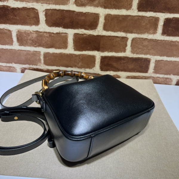 Gucci Diana small shoulder bag [746251克皮] CELINE CHANEL ACCESSORIES LOEWE SHOES LOUIS VUITTON DIRO YSL OTHER BRAND HANDBAGS BALENCIAGA BOTTEGA VENETA GOYARD HERMES BURBERRY VALENTINO GUCCI FENDI MIUMIU CHLOE PRADA BVLGARI SUITCASE NEW ARRIVAL 