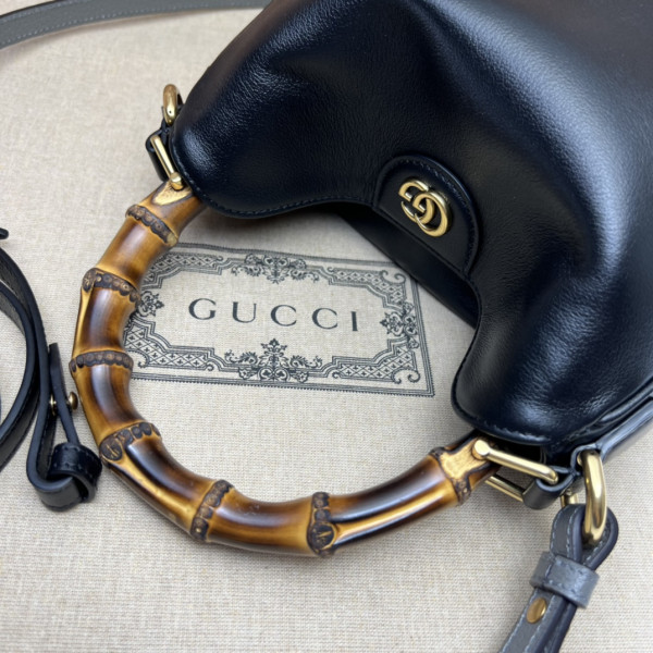 Gucci Diana small shoulder bag [746251克皮] CELINE CHANEL ACCESSORIES LOEWE SHOES LOUIS VUITTON DIRO YSL OTHER BRAND HANDBAGS BALENCIAGA BOTTEGA VENETA GOYARD HERMES BURBERRY VALENTINO GUCCI FENDI MIUMIU CHLOE PRADA BVLGARI SUITCASE NEW ARRIVAL 