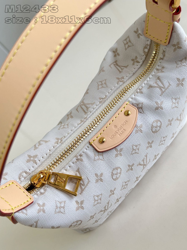 Louis Vuitton Hills Pochette [M12433] CELINE CHANEL ACCESSORIES LOEWE SHOES LOUIS VUITTON DIRO YSL OTHER BRAND HANDBAGS BALENCIAGA BOTTEGA VENETA GOYARD HERMES BURBERRY VALENTINO GUCCI FENDI MIUMIU CHLOE PRADA BVLGARI SUITCASE NEW ARRIVAL 