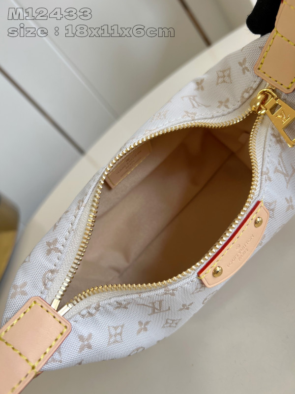 Louis Vuitton Hills Pochette [M12433] CELINE CHANEL ACCESSORIES LOEWE SHOES LOUIS VUITTON DIRO YSL OTHER BRAND HANDBAGS BALENCIAGA BOTTEGA VENETA GOYARD HERMES BURBERRY VALENTINO GUCCI FENDI MIUMIU CHLOE PRADA BVLGARI SUITCASE NEW ARRIVAL 