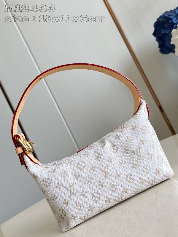 Louis Vuitton Hills Pochette [M12433] CELINE CHANEL ACCESSORIES LOEWE SHOES LOUIS VUITTON DIRO YSL OTHER BRAND HANDBAGS BALENCIAGA BOTTEGA VENETA GOYARD HERMES BURBERRY VALENTINO GUCCI FENDI MIUMIU CHLOE PRADA BVLGARI SUITCASE NEW ARRIVAL 