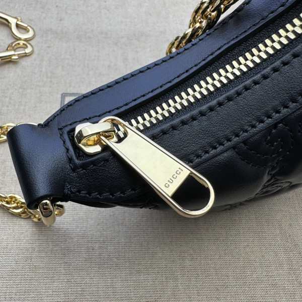 Gucci GG Matelassé mini shoulder bag [739736克色] CELINE CHANEL ACCESSORIES LOEWE SHOES LOUIS VUITTON DIRO YSL OTHER BRAND HANDBAGS BALENCIAGA BOTTEGA VENETA GOYARD HERMES BURBERRY VALENTINO GUCCI FENDI MIUMIU CHLOE PRADA BVLGARI SUITCASE NEW ARRIVAL 