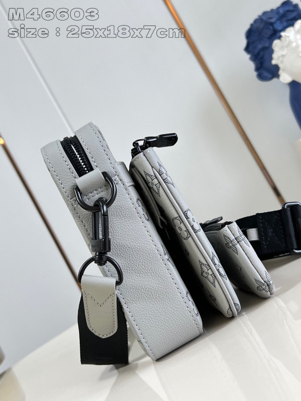 LOUIS VUITTON TRIO MESSENGER [M46603灰压花] CELINE CHANEL ACCESSORIES LOEWE SHOES LOUIS VUITTON DIRO YSL OTHER BRAND HANDBAGS BALENCIAGA BOTTEGA VENETA GOYARD HERMES BURBERRY VALENTINO GUCCI FENDI MIUMIU CHLOE PRADA BVLGARI SUITCASE NEW ARRIVAL 