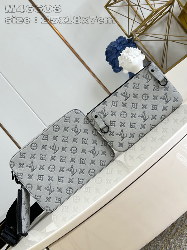 LOUIS VUITTON TRIO MESSENGER [M46603灰压花] CELINE CHANEL ACCESSORIES LOEWE SHOES LOUIS VUITTON DIRO YSL OTHER BRAND HANDBAGS BALENCIAGA BOTTEGA VENETA GOYARD HERMES BURBERRY VALENTINO GUCCI FENDI MIUMIU CHLOE PRADA BVLGARI SUITCASE NEW ARRIVAL 