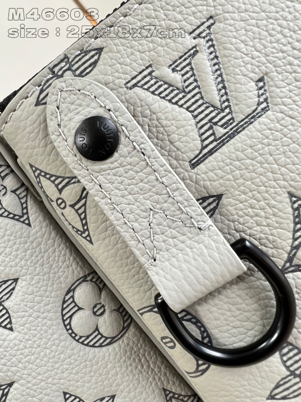 LOUIS VUITTON TRIO MESSENGER [M46603灰压花] CELINE CHANEL ACCESSORIES LOEWE SHOES LOUIS VUITTON DIRO YSL OTHER BRAND HANDBAGS BALENCIAGA BOTTEGA VENETA GOYARD HERMES BURBERRY VALENTINO GUCCI FENDI MIUMIU CHLOE PRADA BVLGARI SUITCASE NEW ARRIVAL 