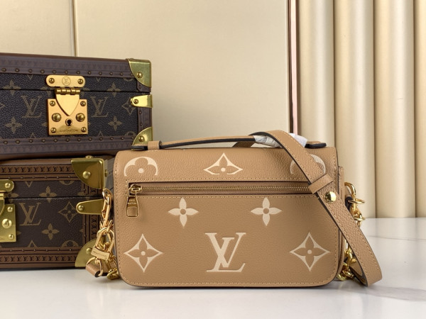 LOUIS VUITTON POCHETTE METIS EAST WEST [M22942] CELINE CHANEL ACCESSORIES LOEWE SHOES LOUIS VUITTON DIRO YSL OTHER BRAND HANDBAGS BALENCIAGA BOTTEGA VENETA GOYARD HERMES BURBERRY VALENTINO GUCCI FENDI MIUMIU CHLOE PRADA BVLGARI SUITCASE NEW ARRIVAL 